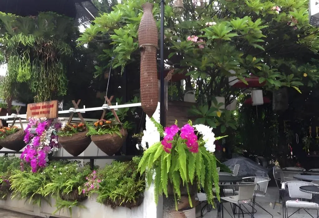 Loghome Boutique-1